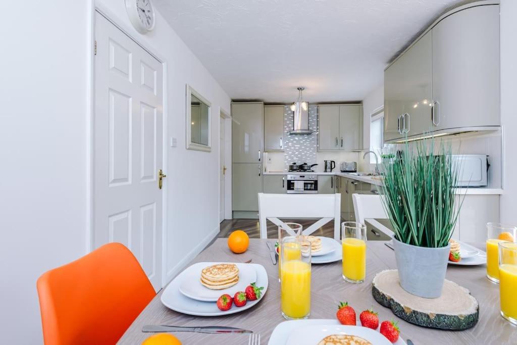 Lovely 3 Bedroom House Apartment Coventry