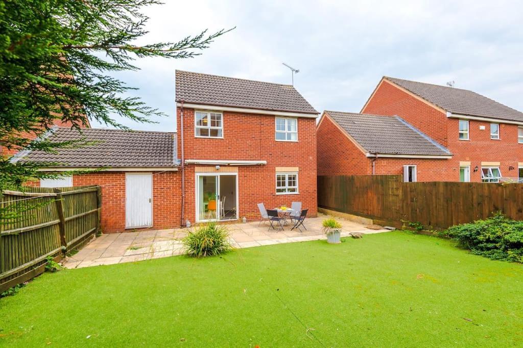 Lovely 3 Bedroom House Apartment