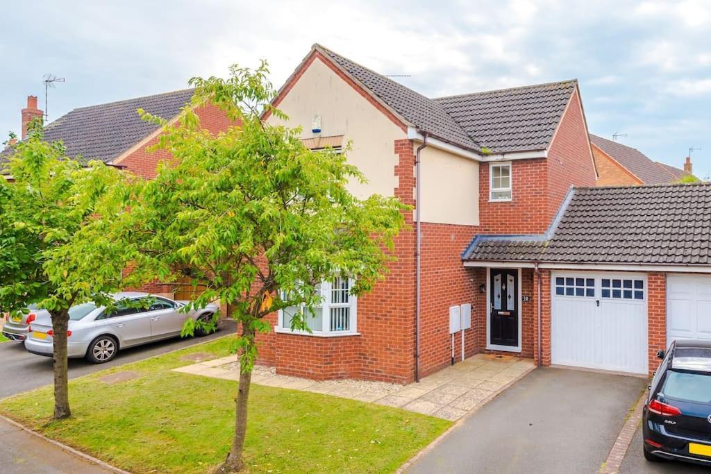 Lovely 3 Bedroom House Apartment