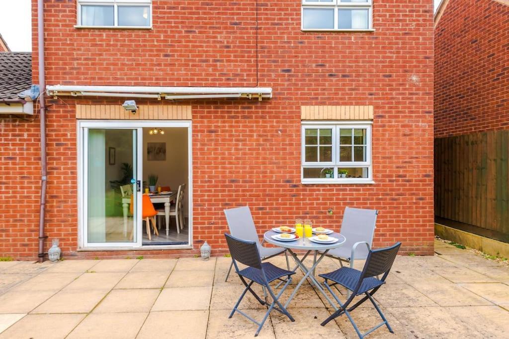 Lovely 3 Bedroom House * Coventry