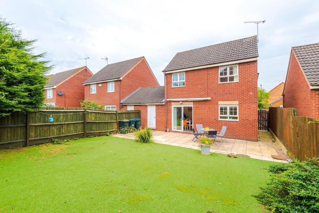 Lovely 3 Bedroom House Apartment